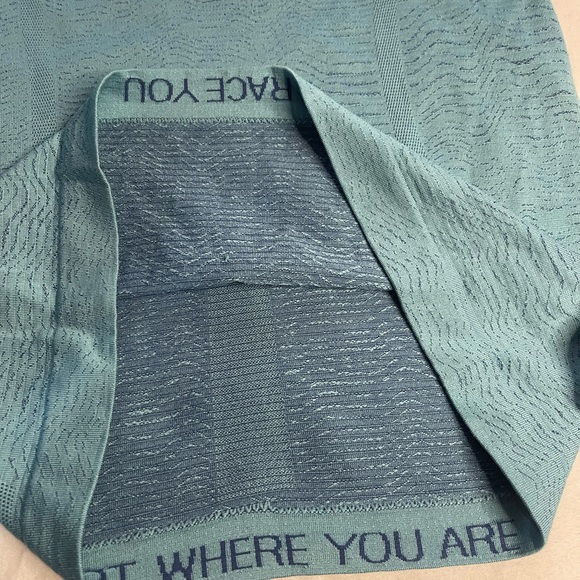 Lululemon women’s top size 0 long sleeve - Picture 6 of 8